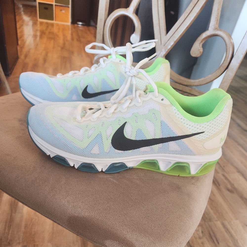 Nike Air Max -size 11.5 women or 10 in men
